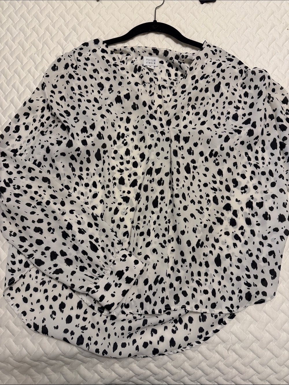 Women's Black & White Spot Print Long-Sleeve Blouse